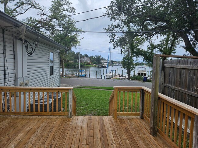 Building Photo - Cozy & Economical Unit in The Cove w/Water...