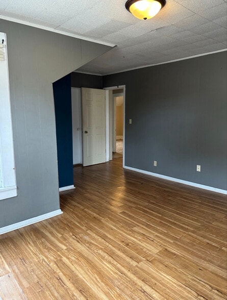 Building Photo - 708 Ferry St