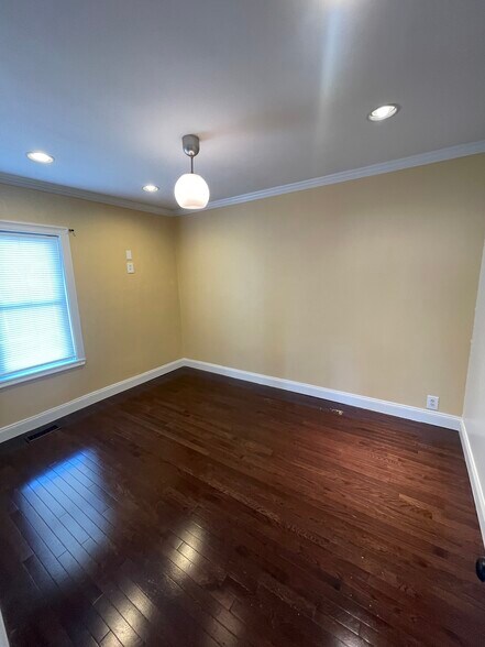 Building Photo - 99 Plain St