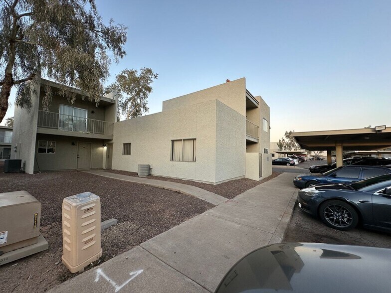 Building Photo - 2814 E Kathleen Rd