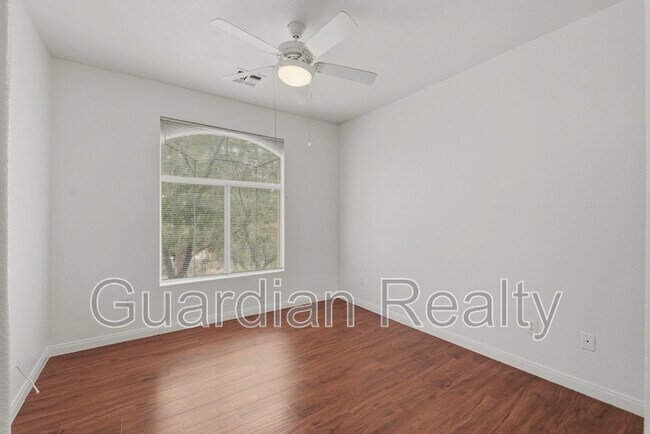 Building Photo - 2050 W Warm Springs Rd