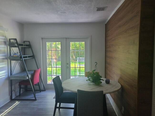 Building Photo - 515 49th St