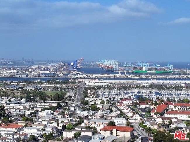 Building Photo - 776 1/2 W 25th St