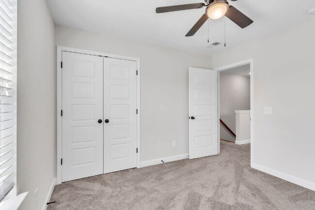 Building Photo - Charming 4-Bed Retreat with Fireplace – Spacious 2631 Sq Ft in Easley, SC, Zoned for Wren Schools