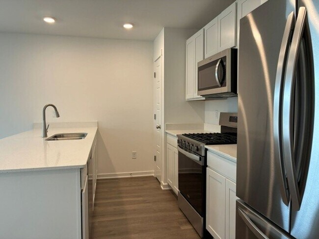Building Photo - Brand New 3 Bedroom - 2.5 Bath Condo in Union Grove