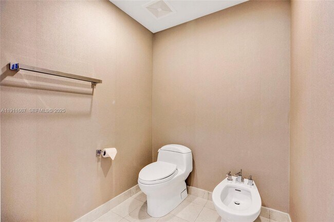 Building Photo - 19111 Collins Ave