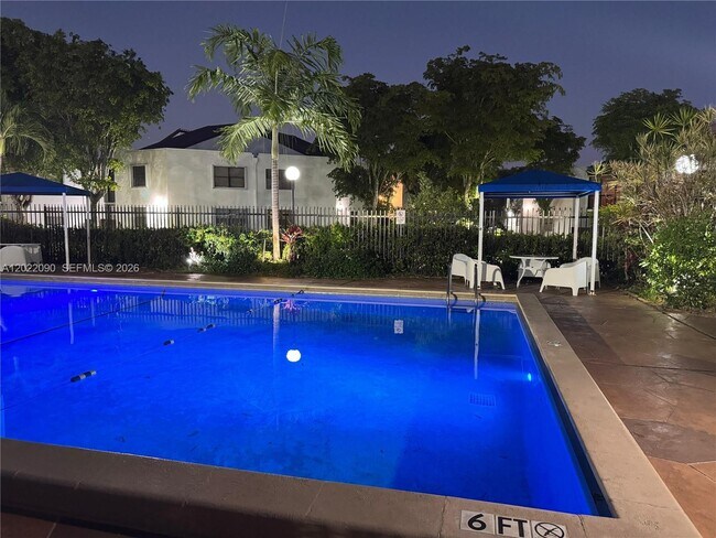 Building Photo - 9443 Fontainebleau Blvd