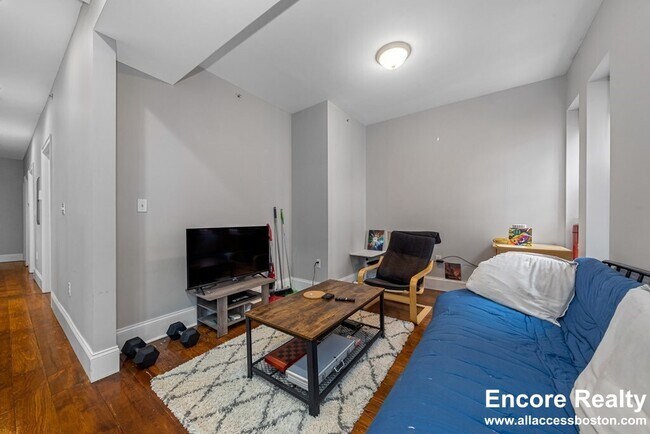 Building Photo - 16 Sewall St