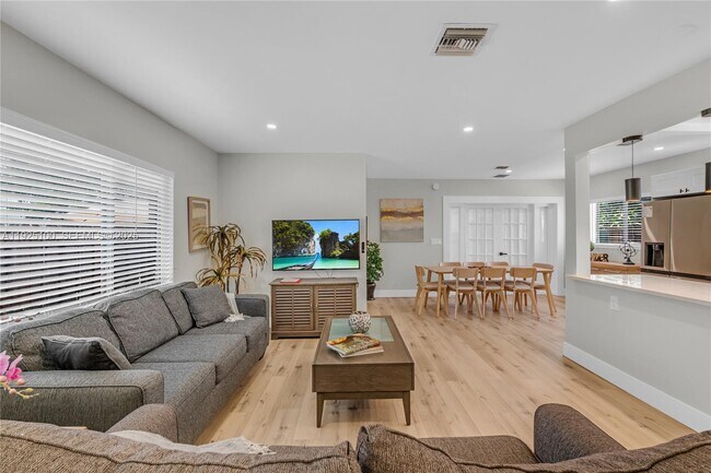 Building Photo - 1204 NE 7th St