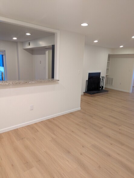 Building Photo - 28 Windbrooke Cir