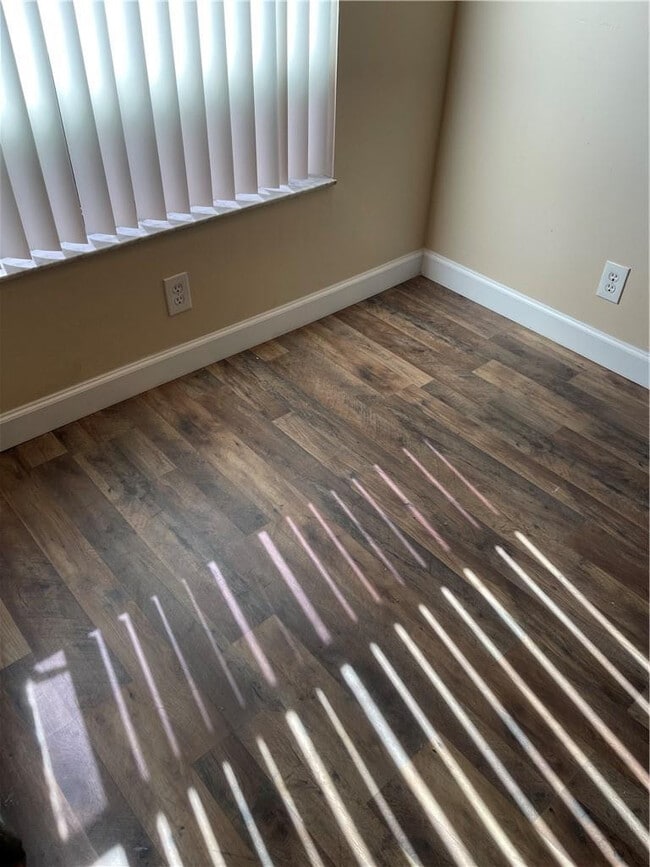 Building Photo - 5512 N Park Rd