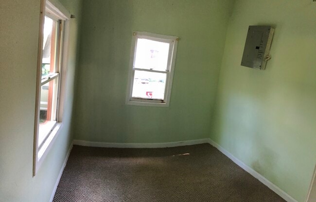 Building Photo - 162 Armour St