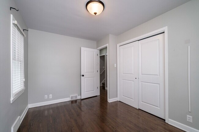 Building Photo - 537 Bird Ave