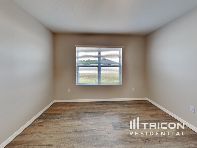 Building Photo - 6279 Red Herring Dr