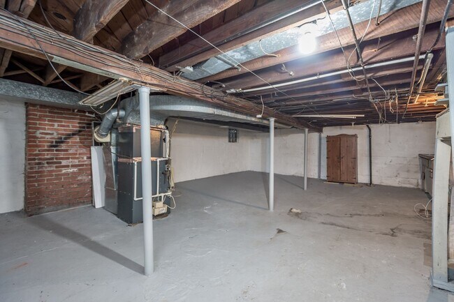 Building Photo - Stunning 3 bedroom home in Verona available April 15!