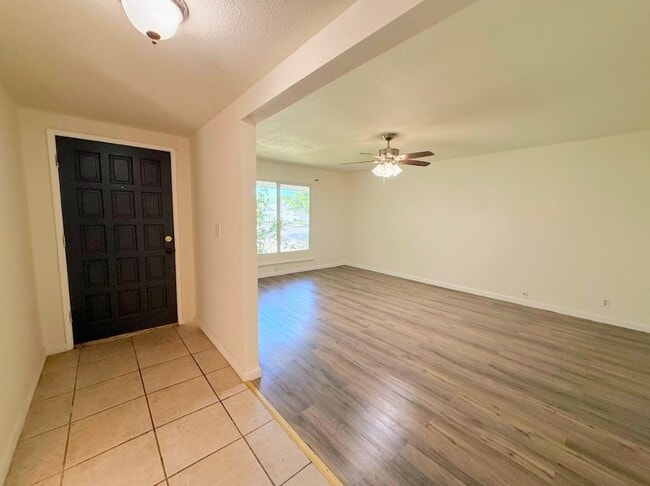 Building Photo - 2972 Bedford Dr