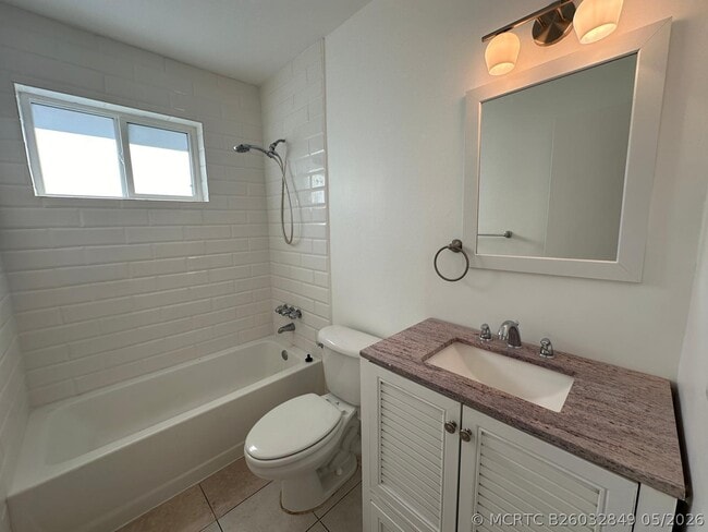 Building Photo - 817 Lighthouse Dr
