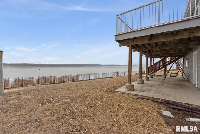 Building Photo - 15326 N River Beach Dr