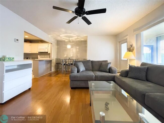 Building Photo - 317 Knotty Pine Cir