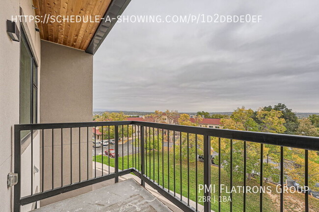 Building Photo - Chic Modern Chaffee Park Condo