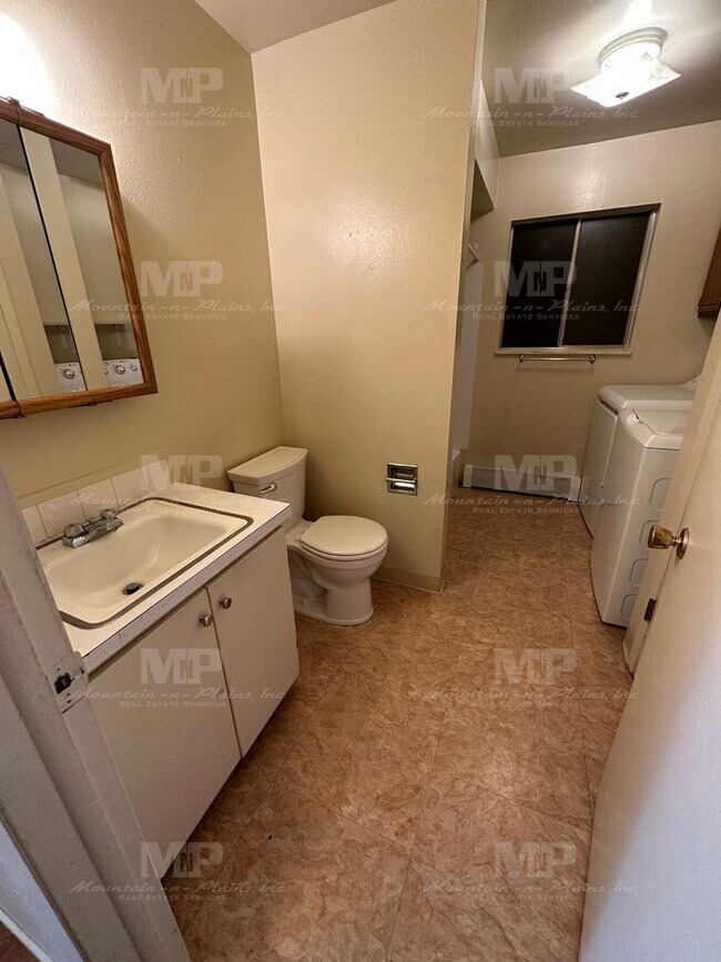 Building Photo - 1101 S Bryan Ave