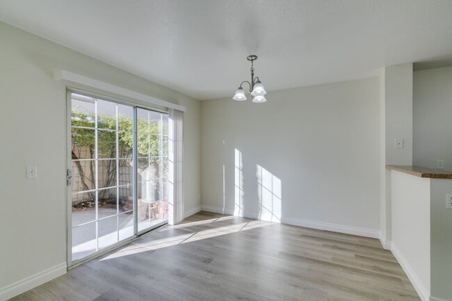 Building Photo - North Summerlin Townhouse with attached garage - 2 master suites