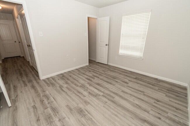 Building Photo - 5514 Rocky Trail Dr