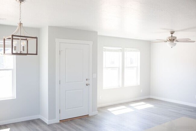 Building Photo - Townhomes at Jericho