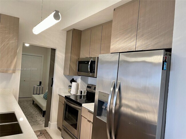 Building Photo - 10185 Collins Ave