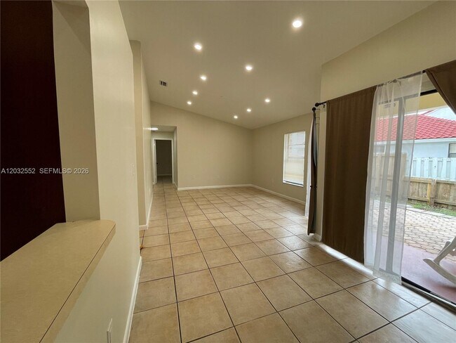 Building Photo - 1511 San Remo Cir