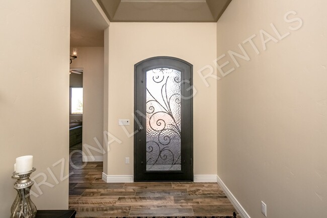 Building Photo - SEASONAL FURNISHED JANUARY-APRIL 2026