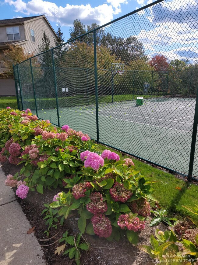 Building Photo - 2765 Barclay Way