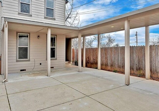 Building Photo - 4790 Fall St