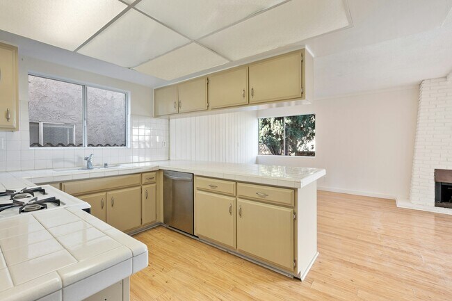 Building Photo - 845 2nd St