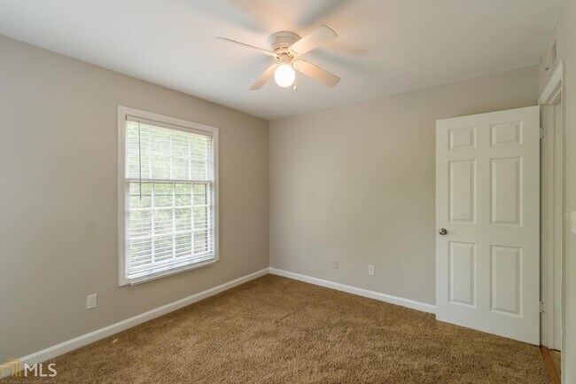 Building Photo - 3097 Colonial Way