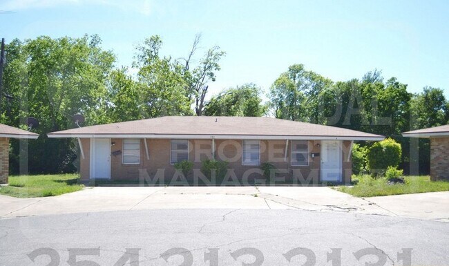 Primary Photo - 802 Pecan Cir