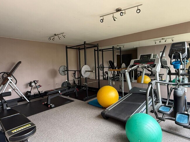 Building Photo - 2bd/1.5ba Kirkland Condo