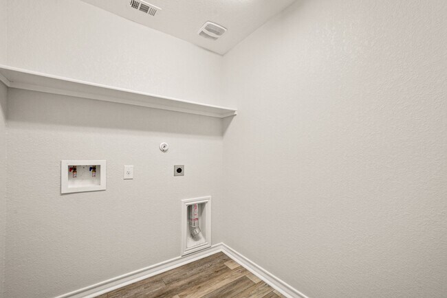 Building Photo - Single Story RedBird Ranch Rental! No Carp...