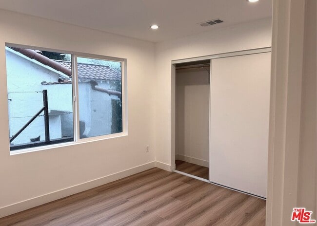 Building Photo - 3031 Vineyard Ave