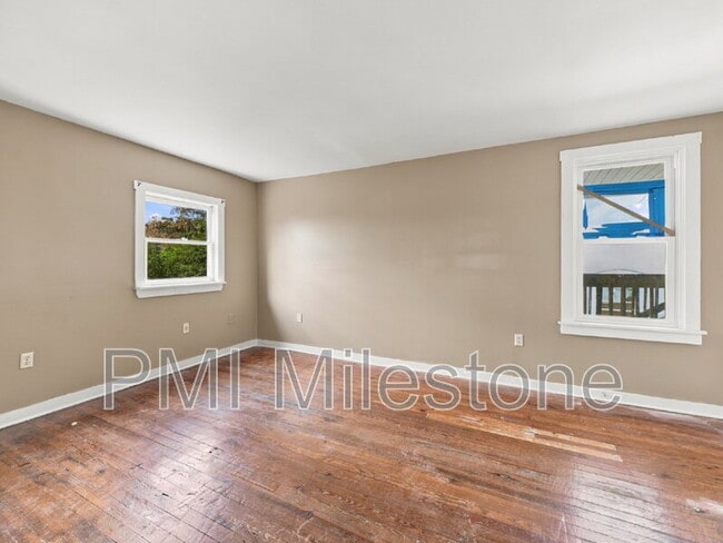 Building Photo - 121 E Franklin St