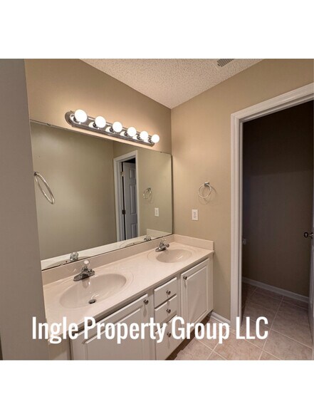 Building Photo - 18 Shapiro Ct