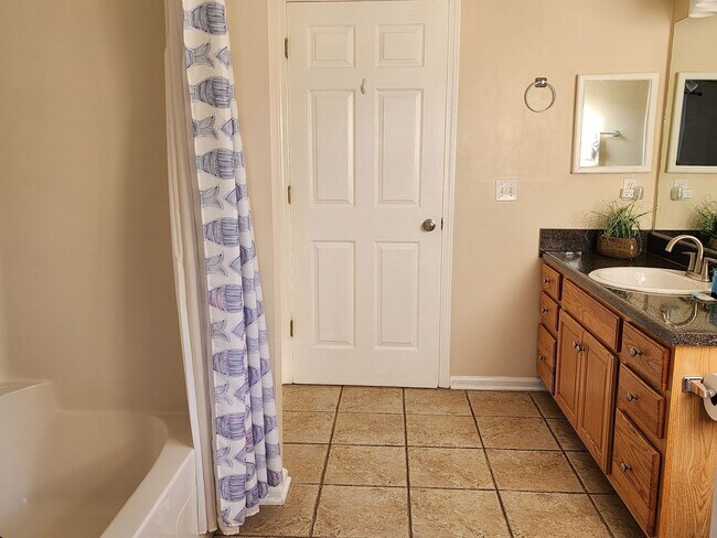 Building Photo - Palm Cove