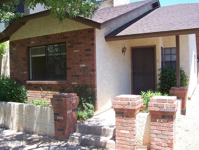 Building Photo - 2 bed Townhouse near Downtown Gilbert