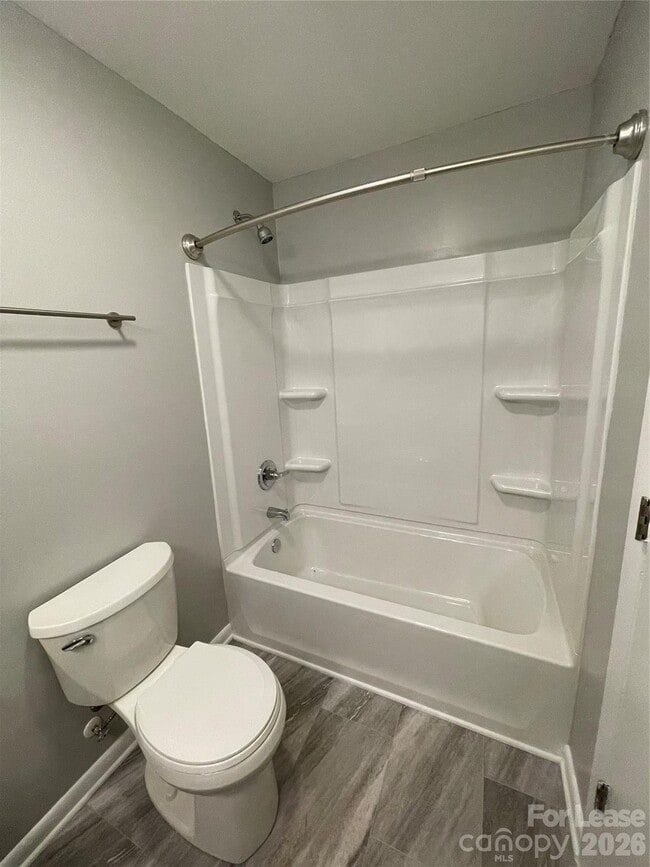 Building Photo - 2815 Ravencroft Dr