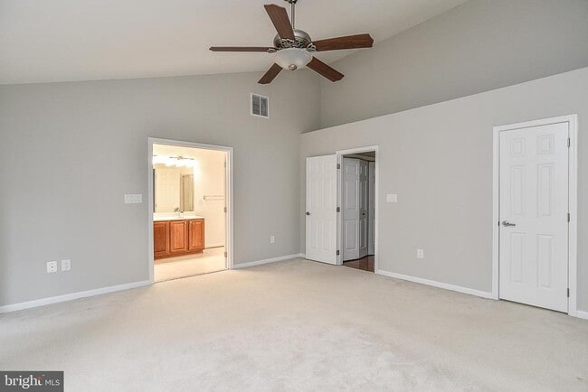Building Photo - 4654 Hummingbird Ln