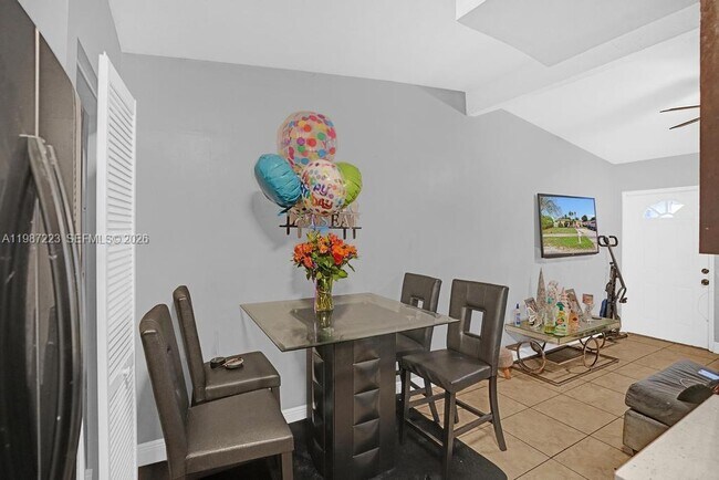 Building Photo - 3500 SW 37th St