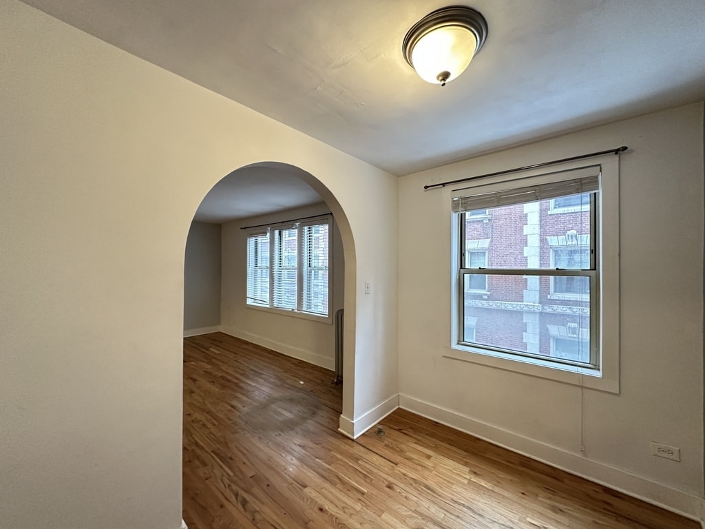 Building Photo - 549 W Surf St