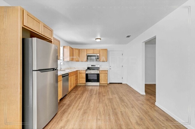 Building Photo - Fully Renovated 4 Bed / 2 Bath in Bay Mine...