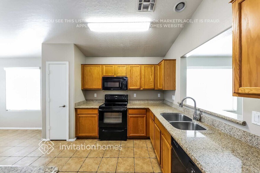 Building Photo - 2122 S 114th Ave