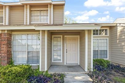 Building Photo - Great location! Two Bedroom two bath Condo